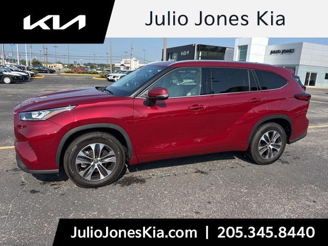 Photo of 2020 Red Toyota Highlander
