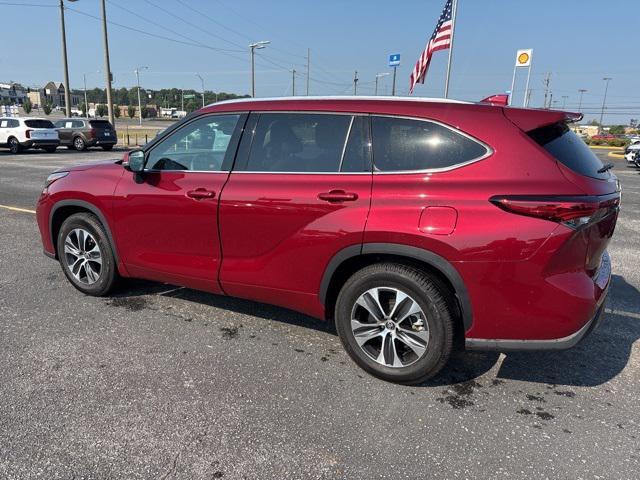 Photo of 2020 Red Toyota Highlander