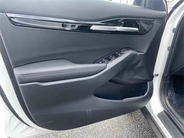 Photo of 2025 Clear White/Black Roof Kia Seltos