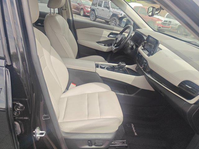 Photo of 2023 Super Black Nissan Rogue