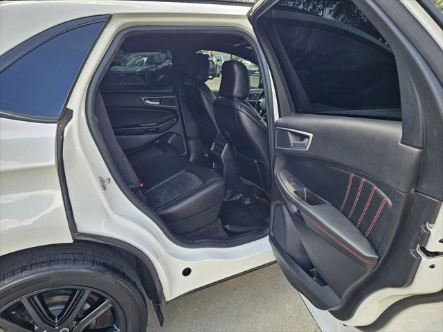 Photo of 2020 White Ford Edge