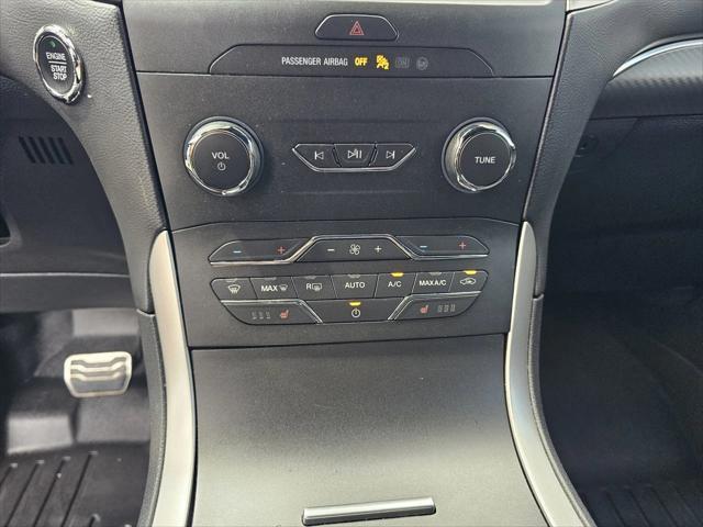 Photo of 2020 White Ford Edge