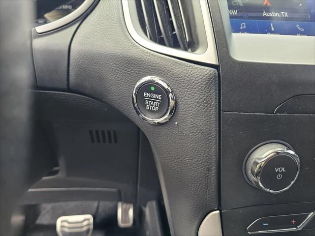 Photo of 2020 White Ford Edge