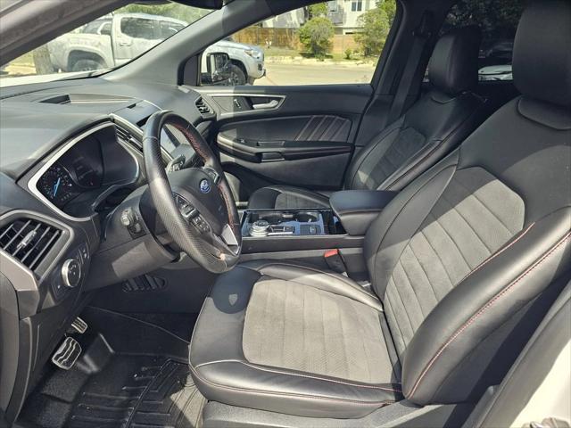 Photo of 2020 White Ford Edge