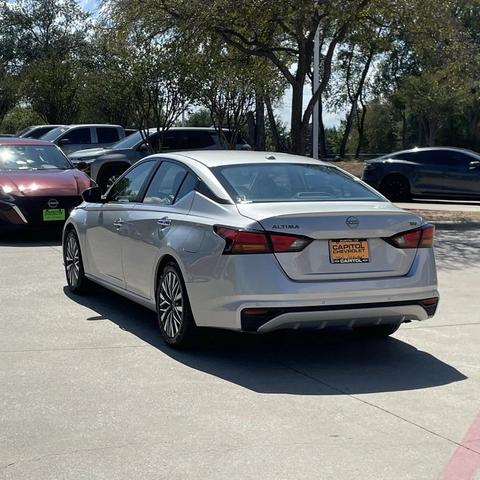 Photo of 2024 Brilliant Silver Metallic Nissan Altima