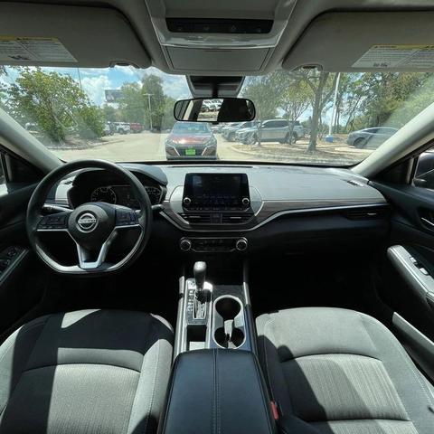 Photo of 2024 Brilliant Silver Metallic Nissan Altima