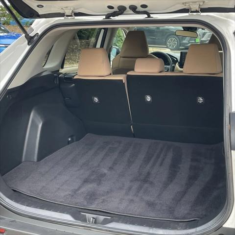 Photo of 2020 Super White Toyota RAV4 Hybrid