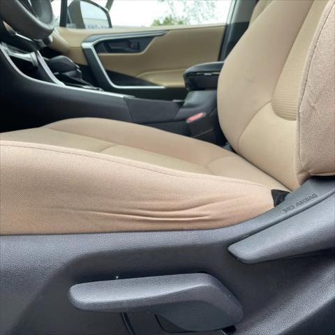 Photo of 2020 Super White Toyota RAV4 Hybrid