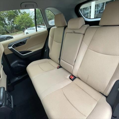 Photo of 2020 Super White Toyota RAV4 Hybrid