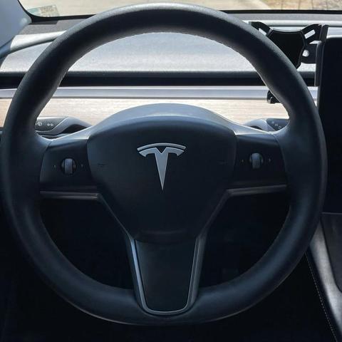 Photo of 2022 Deep Blue Metallic Tesla Model Y