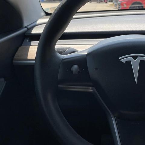 Photo of 2022 Deep Blue Metallic Tesla Model Y