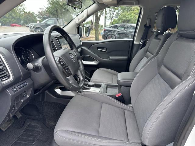 Photo of 2024 Glacier White Nissan Frontier
