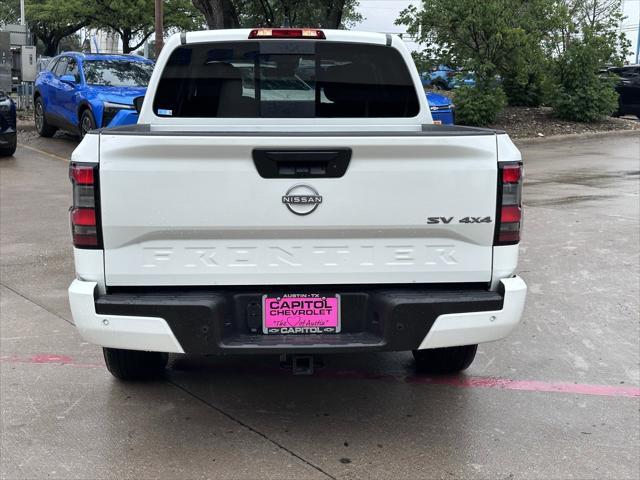 Photo of 2024 Glacier White Nissan Frontier