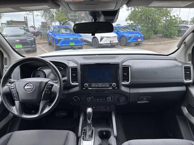 Photo of 2024 Glacier White Nissan Frontier