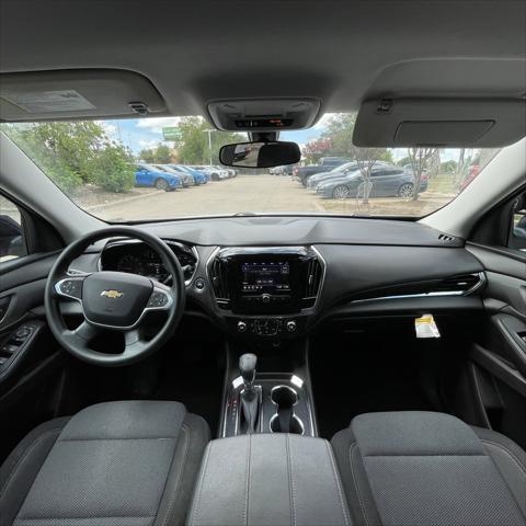 Photo of 2021 Silver Ice Metallic Chevrolet Traverse