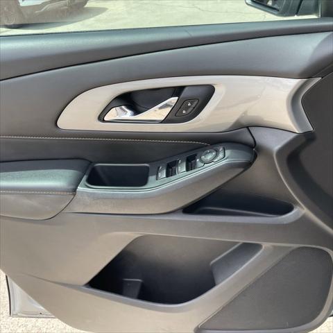 Photo of 2021 Silver Ice Metallic Chevrolet Traverse