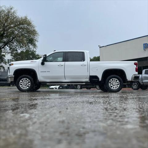 Photo of 2023 Summit White Chevrolet Silverado 2500