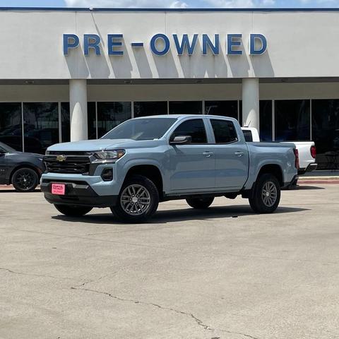 Photo of 2025 Snowdrift Metallic Chevrolet Colorado