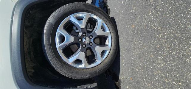 Photo of 2018 White Jeep Compass
