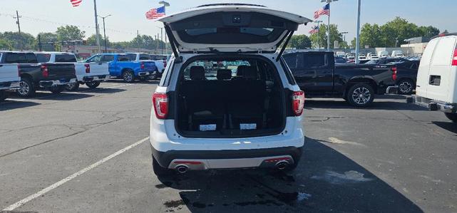 Photo of 2017 White Ford Explorer