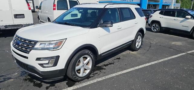 Photo of 2017 White Ford Explorer