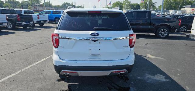 Photo of 2017 White Ford Explorer