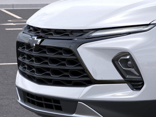Photo of 2025 Summit White Chevrolet Blazer