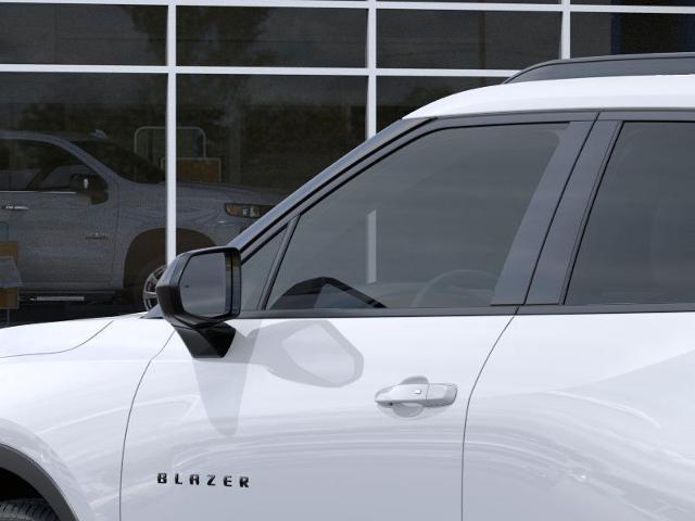 Photo of 2025 Summit White Chevrolet Blazer