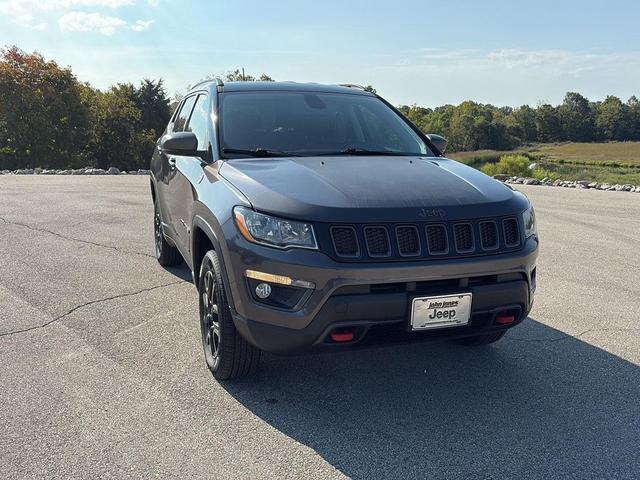 Photo of 2019 Granite Crystal Metallic Clearcoat Jeep Compass