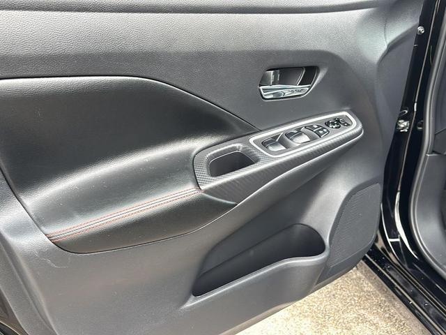 Photo of 2024 Super Black Nissan Versa