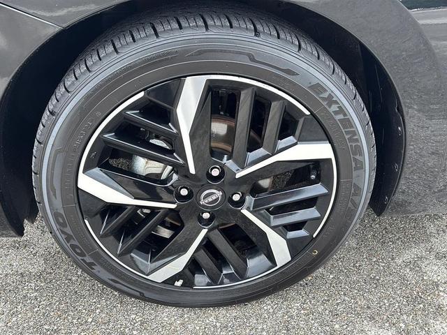 Photo of 2024 Super Black Nissan Versa