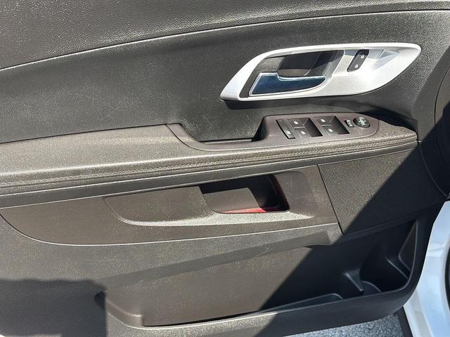 Photo of 2017 Summit White Chevrolet Equinox