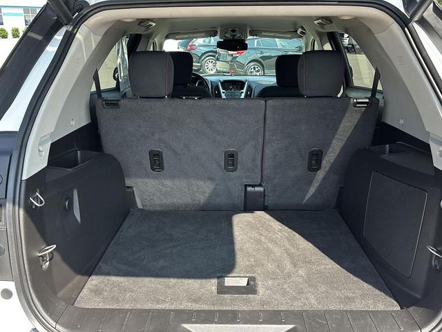 Photo of 2017 Summit White Chevrolet Equinox