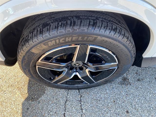Photo of 2025 White Mercedes-Benz GLC 300