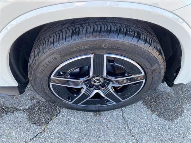 Photo of 2025 White Mercedes-Benz GLC 300