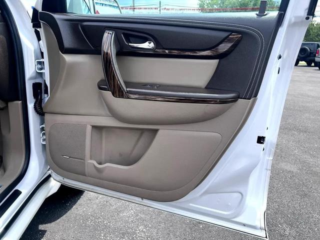 Photo of 2016 Pearl White GMC Acadia