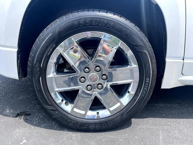 Photo of 2016 Pearl White GMC Acadia