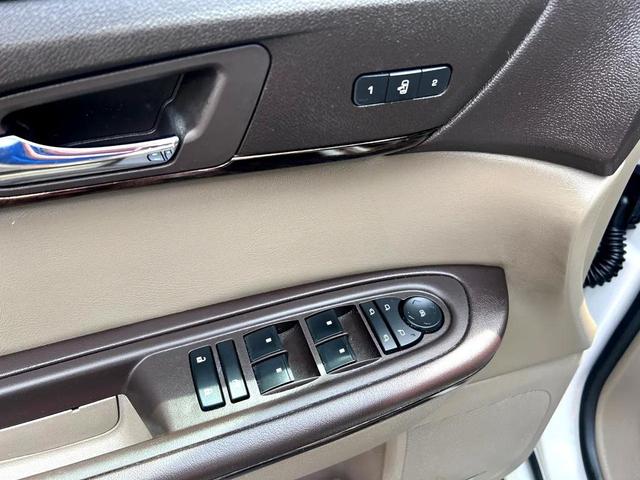 Photo of 2016 Pearl White GMC Acadia