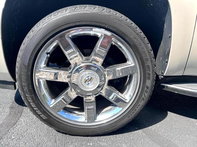 Photo of 2009 Pearl White Cadillac Escalade