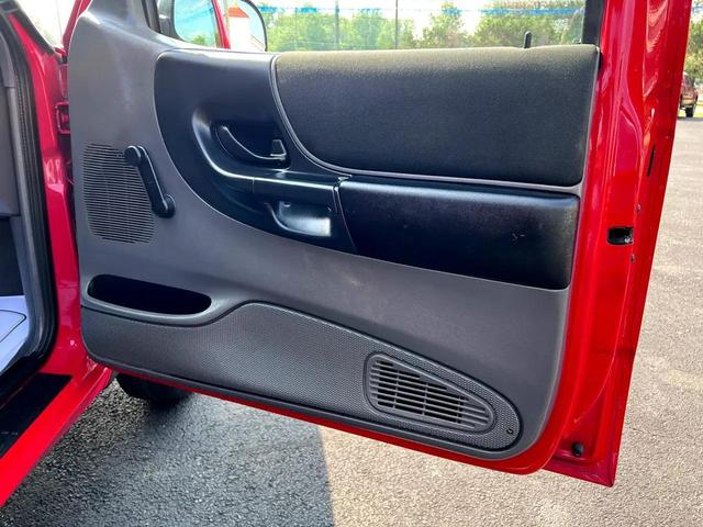 Photo of 2003 Red Ford Ranger