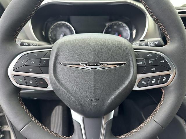 Photo of 2025 Ceramic Gray Clearcoat Chrysler Pacifica