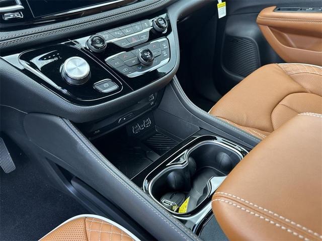 Photo of 2025 Ceramic Gray Clearcoat Chrysler Pacifica