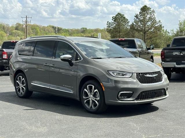 Photo of 2025 Ceramic Gray Clearcoat Chrysler Pacifica