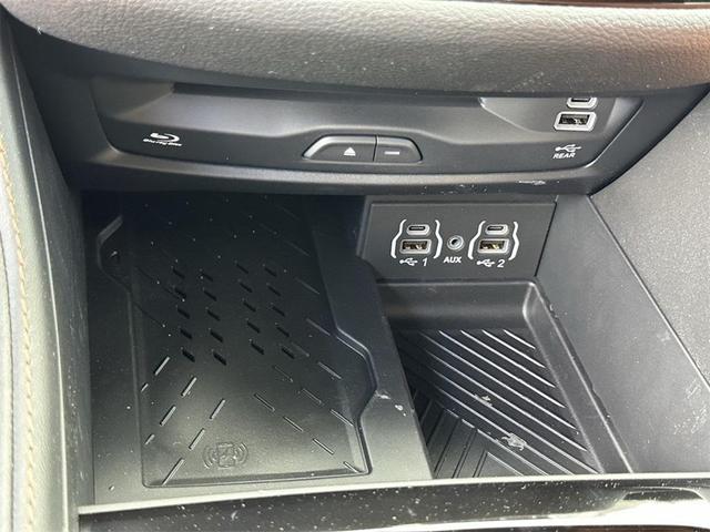 Photo of 2025 Ceramic Gray Clearcoat Chrysler Pacifica
