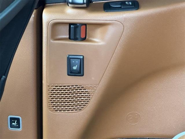 Photo of 2025 Ceramic Gray Clearcoat Chrysler Pacifica