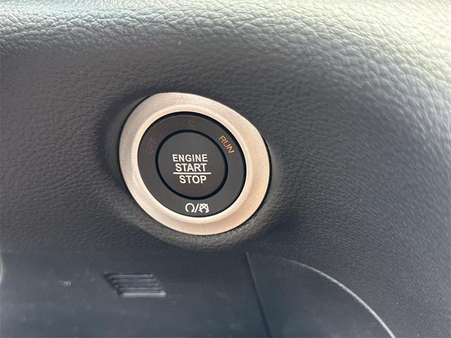 Photo of 2025 Ceramic Gray Clearcoat Chrysler Pacifica