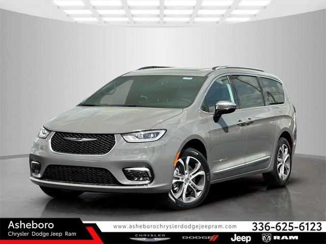 Photo of 2025 Ceramic Gray Clearcoat Chrysler Pacifica