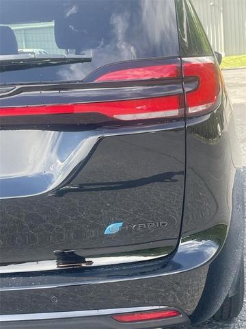 Photo of 2025 Diamond Black Chrysler Pacifica Hybrid