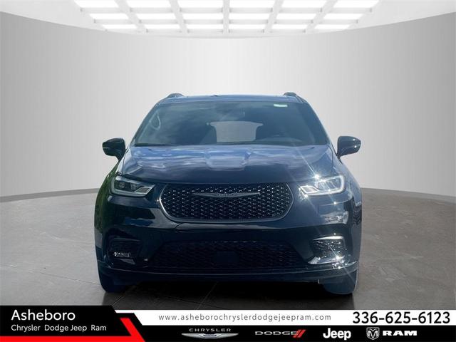 Photo of 2025 Diamond Black Chrysler Pacifica Hybrid