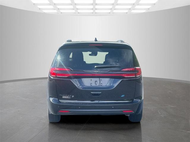 Photo of 2025 Diamond Black Chrysler Pacifica Hybrid